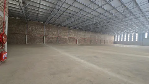 Malibongwe Industrial Park has a 2079m² Industrial Unit Available To Let (7)